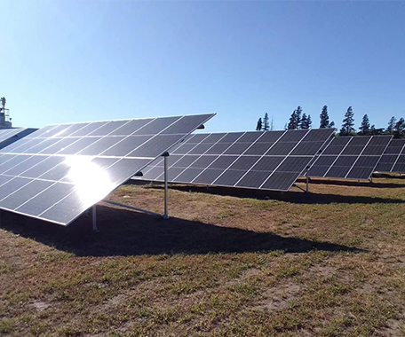 Système de montage solaire à fondation vissée au sol 1,5 MW